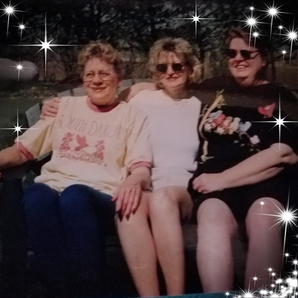 Poshmark profile picture for @nunnery